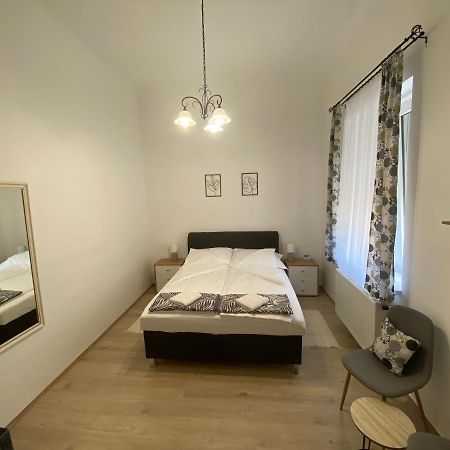 Rad-Var Apartmanhaz Έγκερ Εξωτερικό φωτογραφία