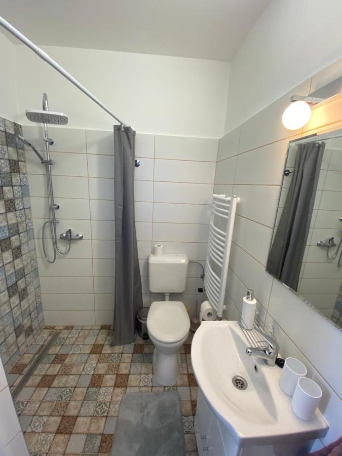 Rad-Var Apartmanhaz Έγκερ Εξωτερικό φωτογραφία