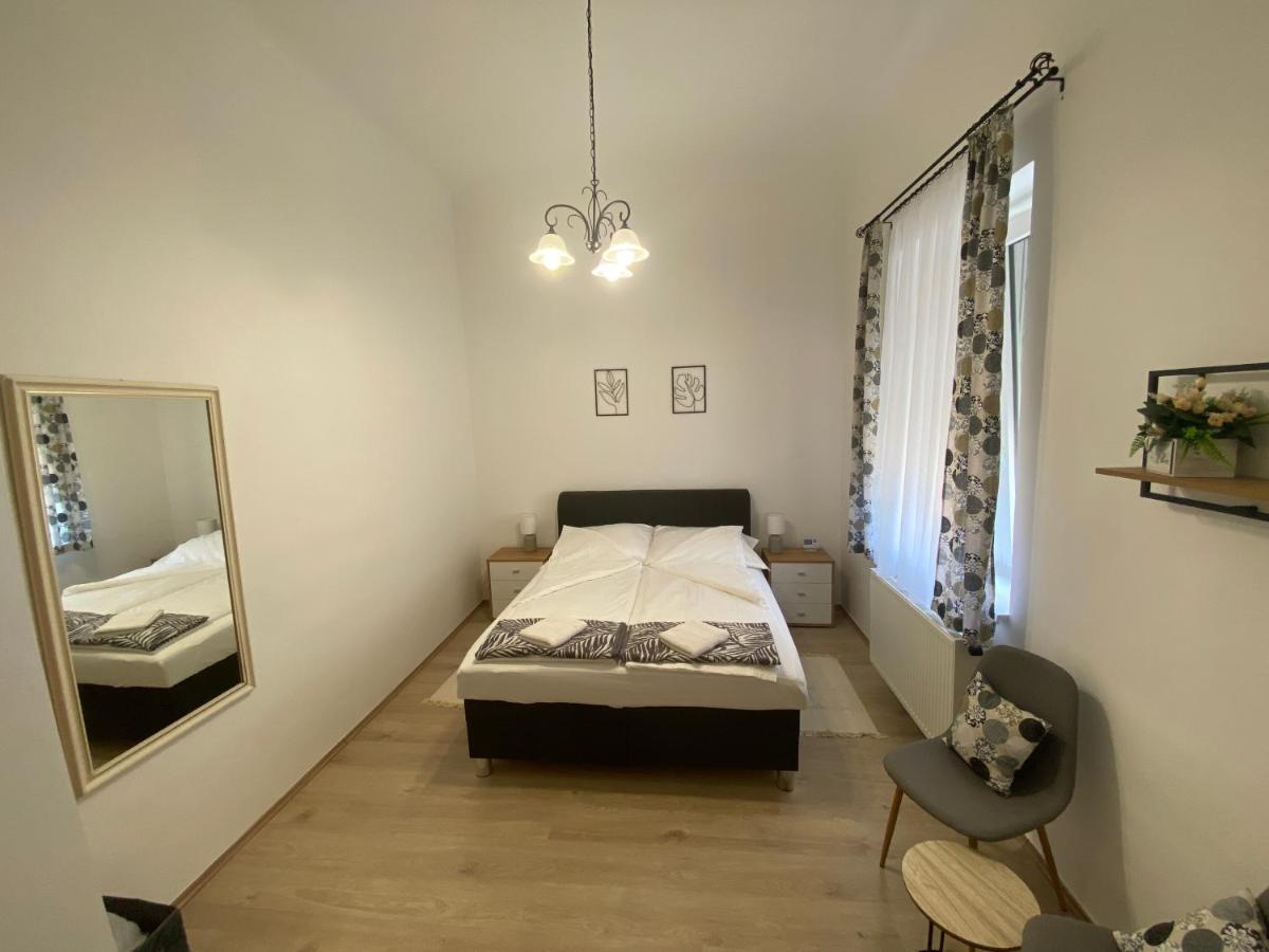 Rad-Var Apartmanhaz Έγκερ Εξωτερικό φωτογραφία