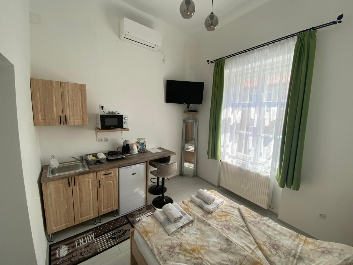 Rad-Var Apartmanhaz Έγκερ Εξωτερικό φωτογραφία
