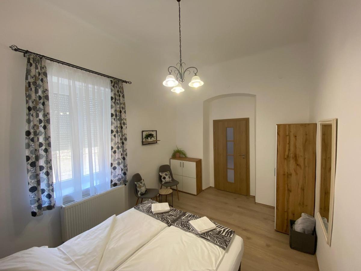 Rad-Var Apartmanhaz Έγκερ Εξωτερικό φωτογραφία