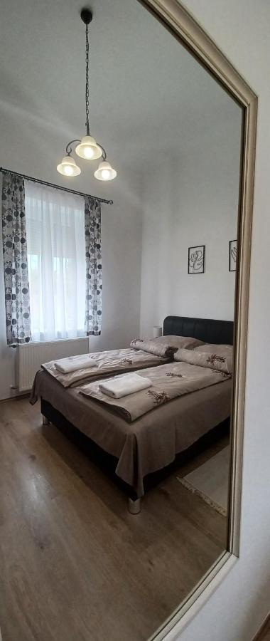 Rad-Var Apartmanhaz Έγκερ Εξωτερικό φωτογραφία