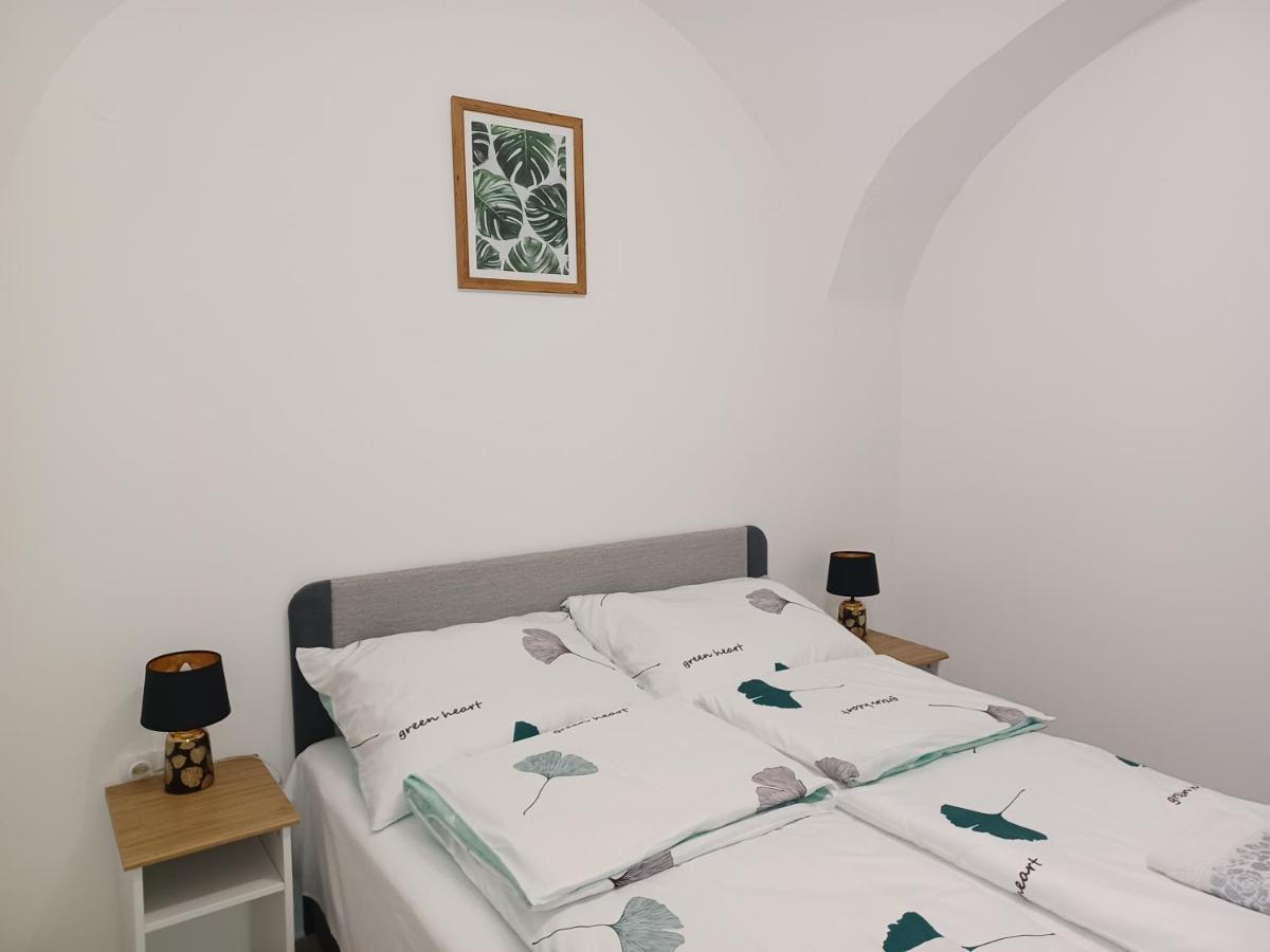 Rad-Var Apartmanhaz Έγκερ Εξωτερικό φωτογραφία