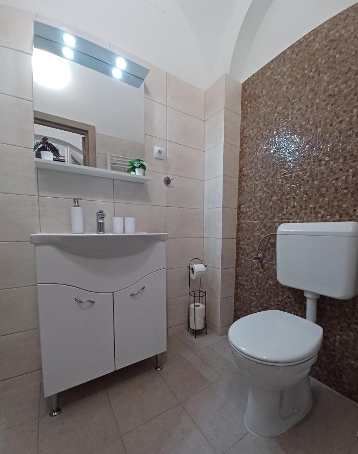 Rad-Var Apartmanhaz Έγκερ Εξωτερικό φωτογραφία